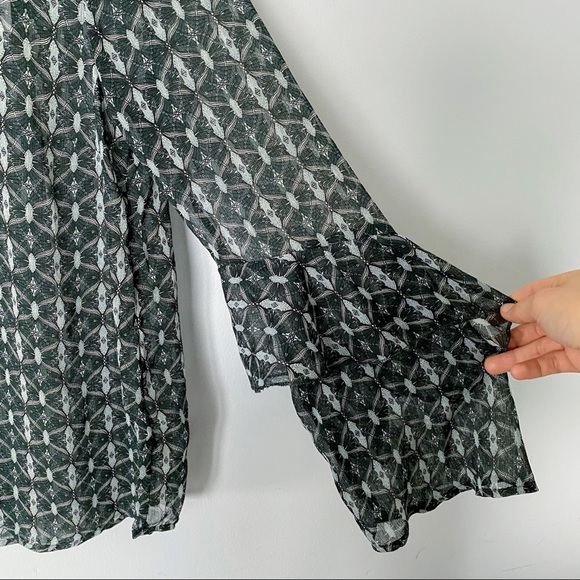 NWT Green Sheer Bell Sleeve Blouse 🌲 - Picture 2 of 9
